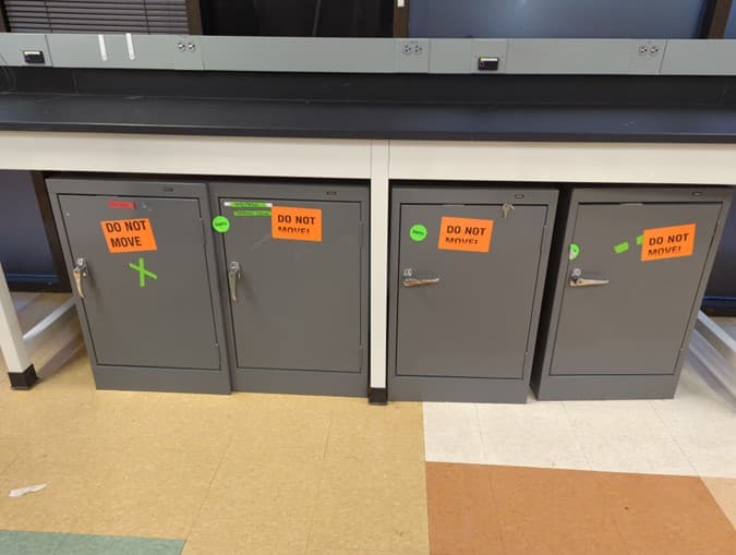 1-Door Storage Cabinets 19W x 24D x 30